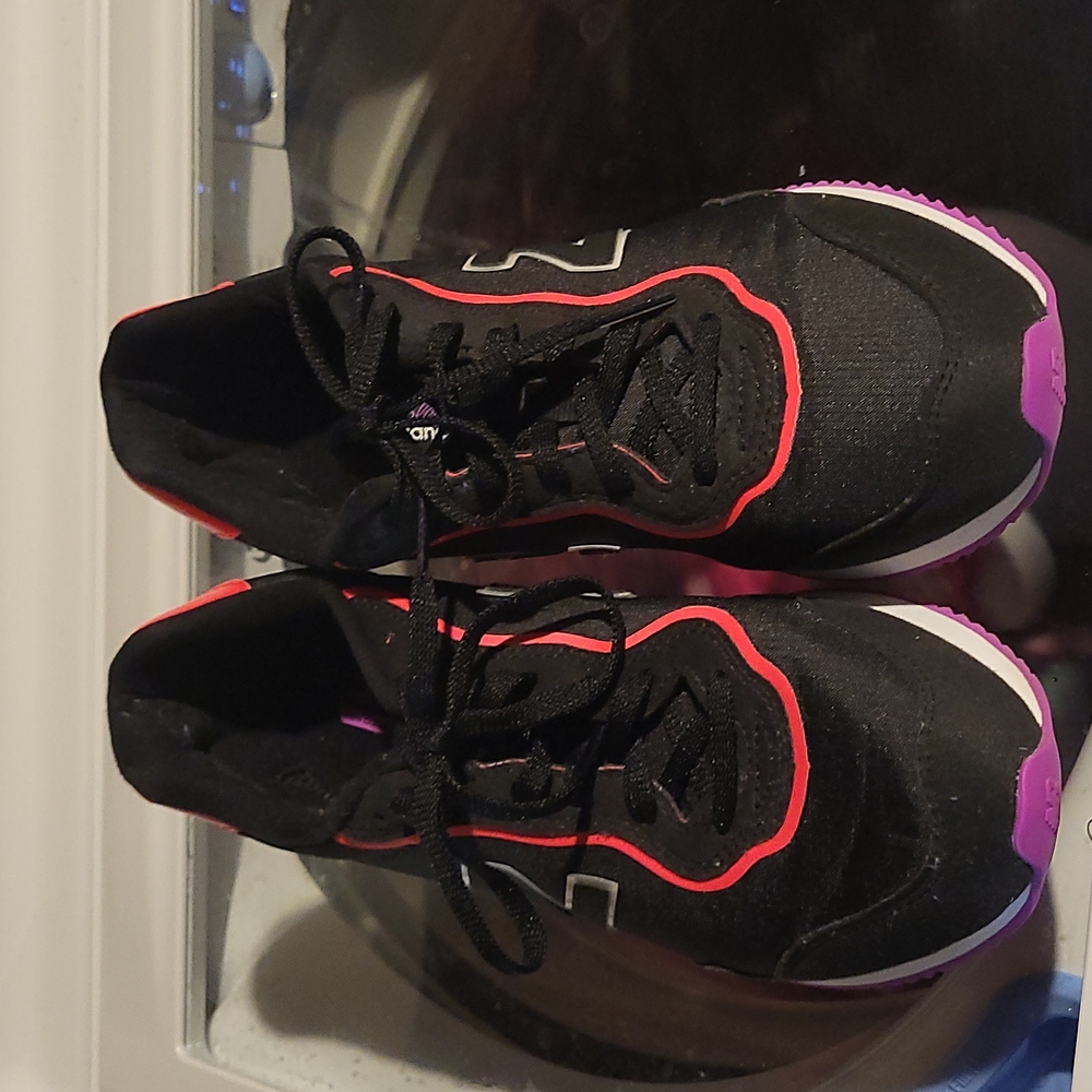 Women's new balance sneakers